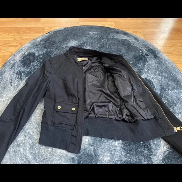 🔹GUESS🔹GREAT CONDITION - Picture 6 of 8